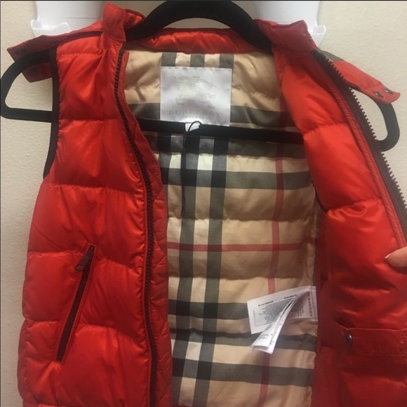 burberry kids red puffer vest - Picture 7 of 8